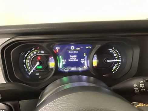 Used 2024 Jeep Wrangler Unlimited AWD/4WD image 16
