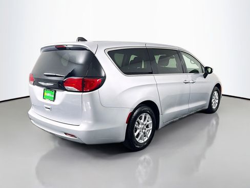 Used 2023 Chrysler Voyager LX FWD image 10