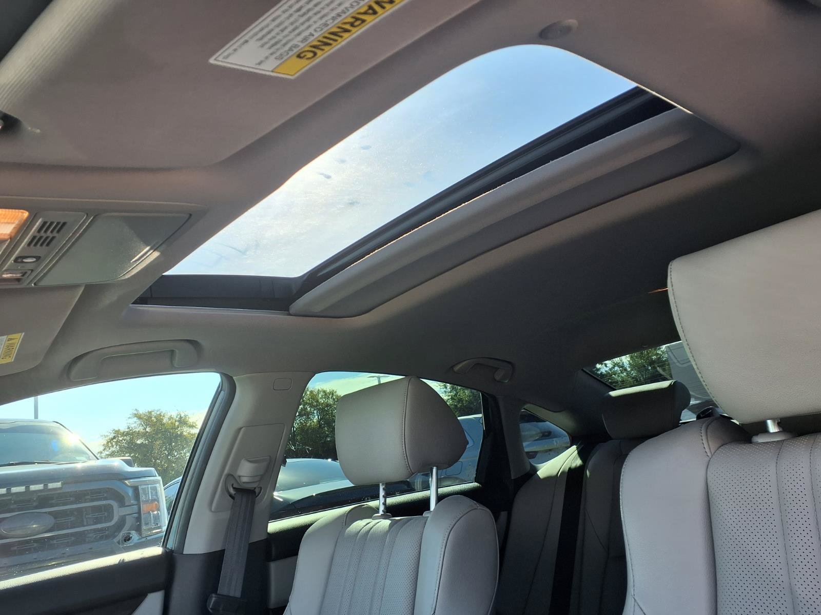 Used 2019 Honda Accord Touring image 5