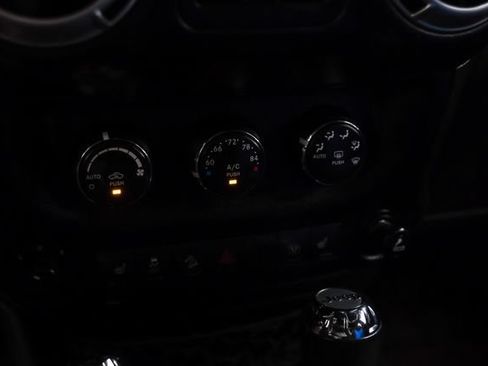 Used 2016 Jeep Wrangler Unlimited Rubicon AWD/4WD image 19