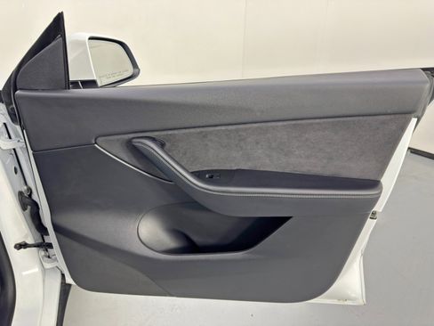 Used 2021 Tesla Model Y Long Range image 44