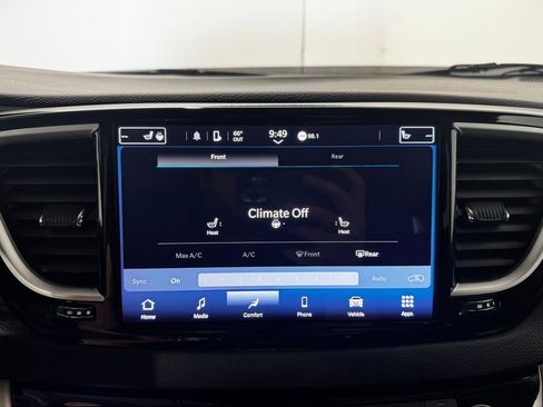 Used 2024 Chrysler Pacifica Touring-L FWD image 34