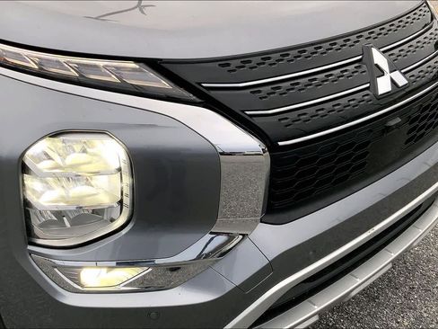 Used 2024 Mitsubishi Outlander SE image 28