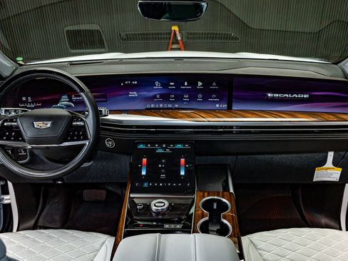 Used 2026 Cadillac Escalade Platinum Sport w/ LPO, Floor Liner Package image 15