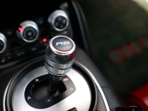 Used 2011 Audi R8 V10 image 40