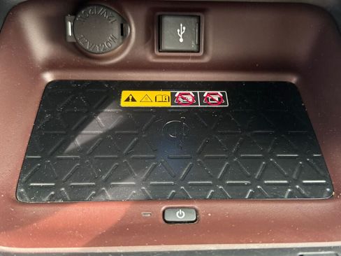 Used 2022 Toyota RAV4 Limited AWD/4WD image 29