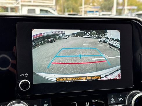 Certified 2025 Toyota Highlander XLE image 19