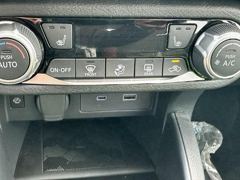 New 2025 Nissan Versa SR image 13