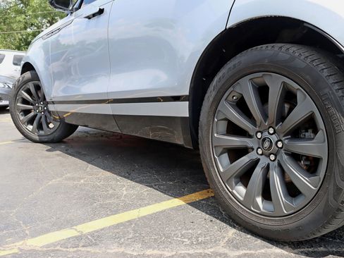 Used 2018 Land Rover Range Rover Velar R-Dynamic SE image 13