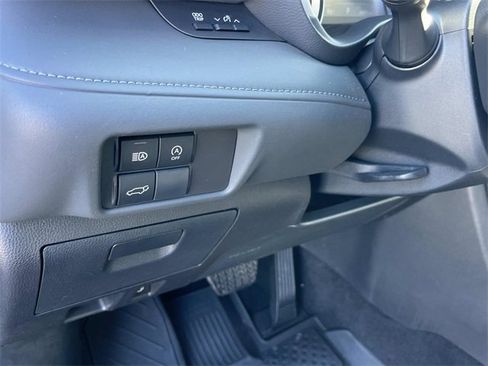 Used 2024 Toyota Highlander LE image 32