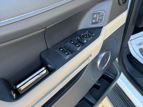 Used 2024 Ford Expedition Max XLT image 11