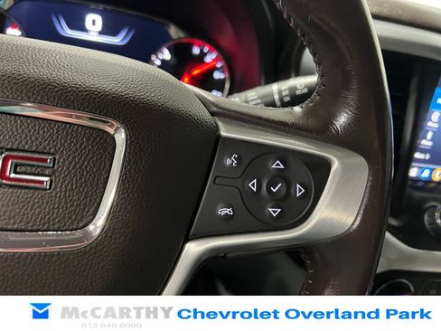 Used 2021 GMC Acadia SLT w/ Technology Package FWD image 15