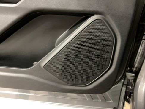 Used 2022 Ford Explorer XLT w/ Equipment Group 202A image 22