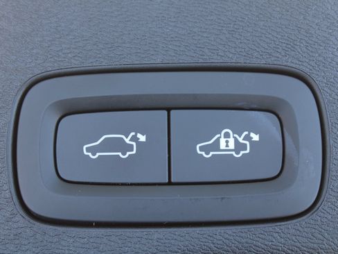 Used 2022 Volvo XC60 B5 Inscription w/ Advanced Package FWD image 11