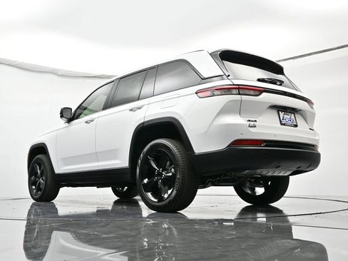 New 2025 Jeep Grand Cherokee Limited image 52