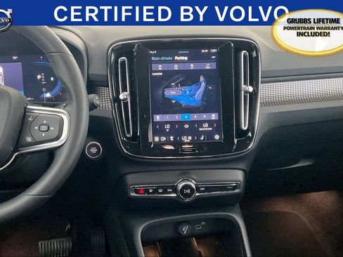 Certified 2025 Volvo XC40 B5 Plus image 9