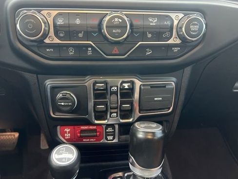 Used 2021 Jeep Wrangler Unlimited Rubicon w/ Dual Top Group image 17