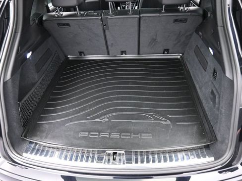 Certified 2022 Porsche Cayenne Turbo S AWD/4WD image 35