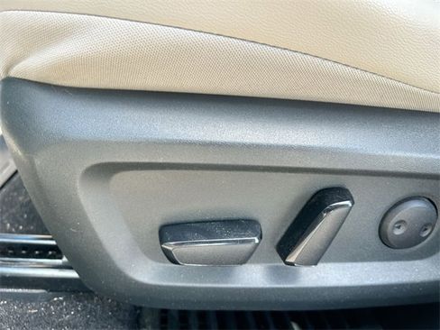 Used 2021 Nissan Rogue SL w/ Premium Package image 16