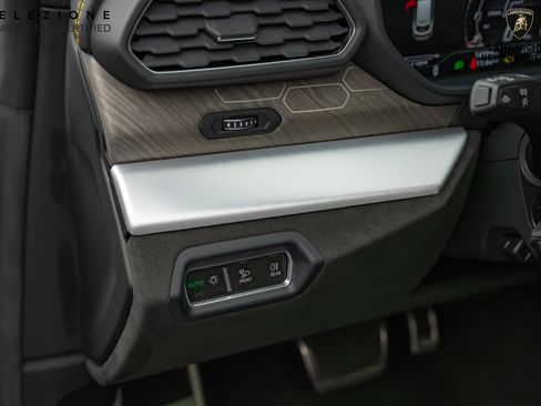 Used 2022 Lamborghini Urus image 26