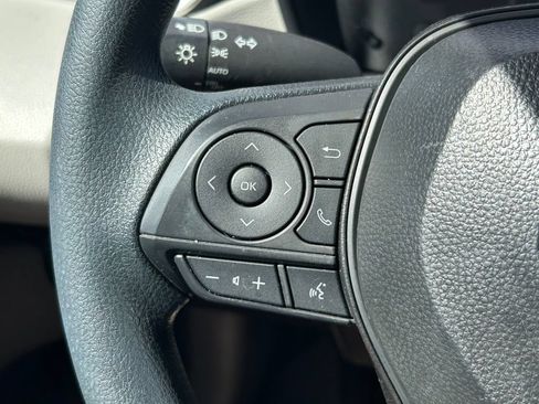 Used 2025 Toyota Corolla LE FWD image 31