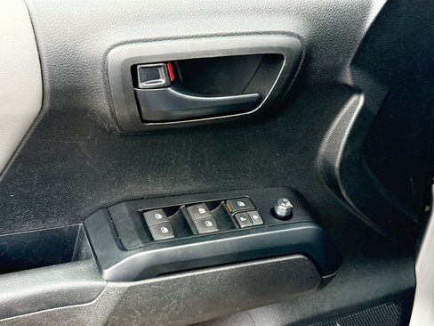 Used 2021 Toyota Tacoma SR AWD/4WD image 19