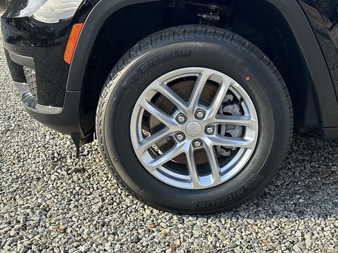 New 2025 Jeep Grand Cherokee L Laredo image 11