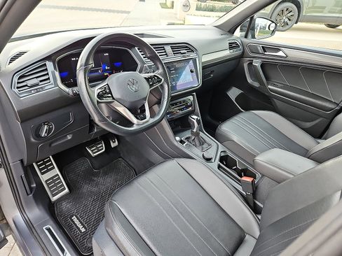 Used 2022 Volkswagen Tiguan SE R-Line image 12