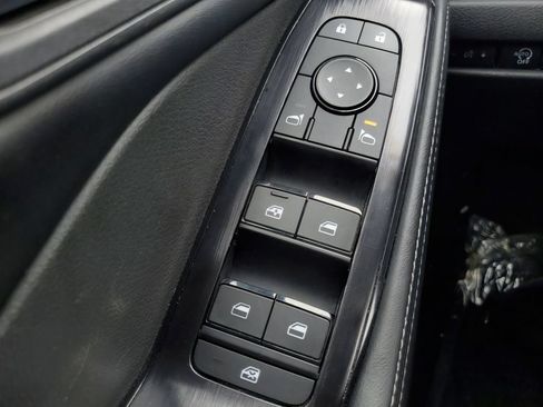 Used 2025 Nissan Rogue SV FWD image 18