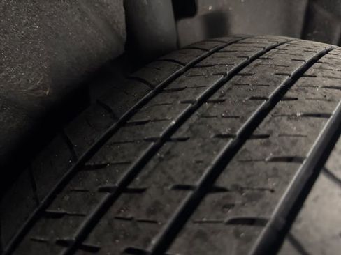 Used 2024 Volkswagen Tiguan SE image 34