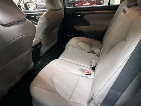 Used 2023 Toyota Highlander Limited AWD/4WD image 15