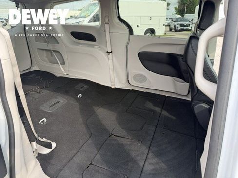 Used 2023 Chrysler Pacifica Touring-L FWD image 32