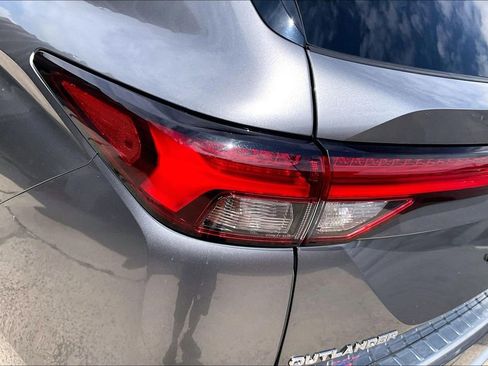 Used 2022 Mitsubishi Outlander SE AWD/4WD image 28