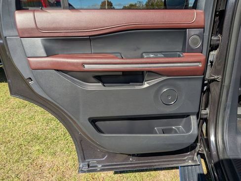 Used 2024 Ford Expedition Limited RWD image 29
