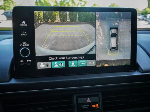 Certified 2025 Honda Pilot TrailSport image 24