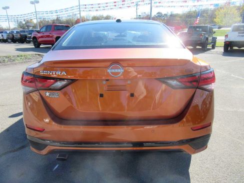 Used 2025 Nissan Sentra SR w/ SR Premium Package image 4