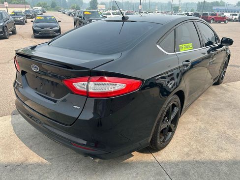 Used 2016 Ford Fusion SE FWD image 5