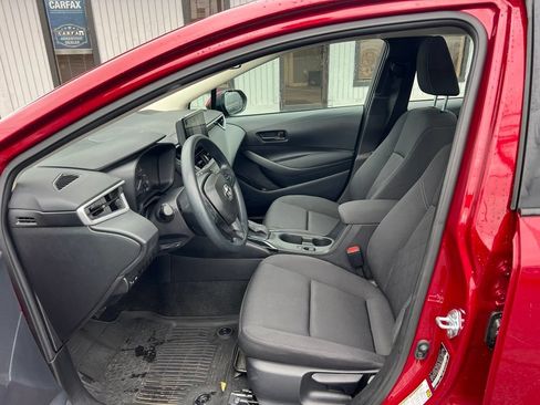 Used 2025 Toyota Corolla LE FWD image 9