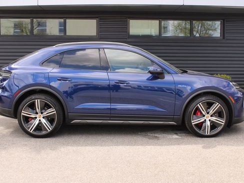 New 2025 Porsche Macan 4S Electric image 8