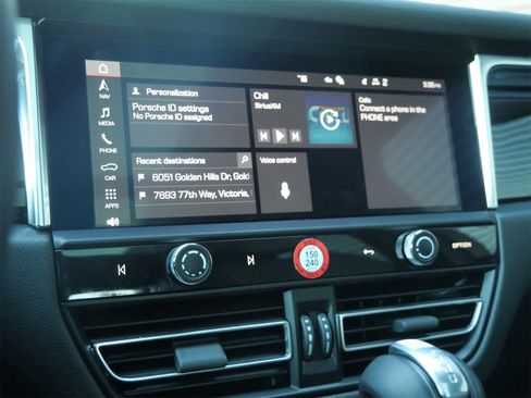 Certified 2025 Porsche Macan image 21