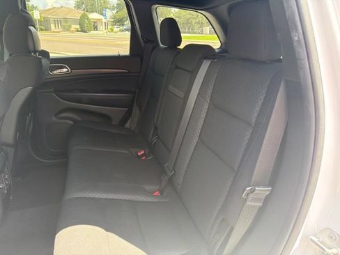 Used 2018 Jeep Grand Cherokee Laredo RWD image 15
