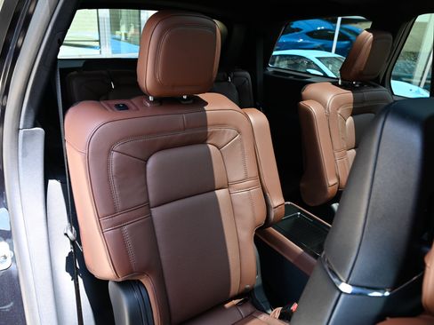 Used 2026 Lincoln Aviator Reserve AWD/4WD image 52