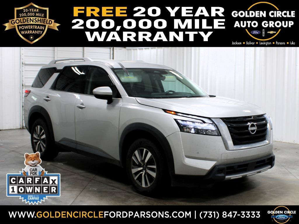 Used 2025 Nissan Pathfinder SL FWD image 1
