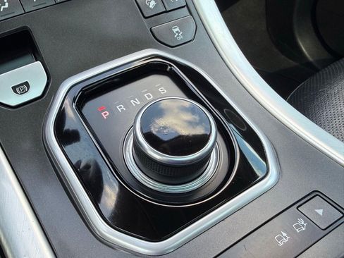 Used 2017 Land Rover Range Rover Evoque SE Premium image 53