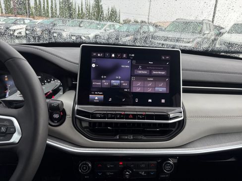 Used 2025 Jeep Compass Limited image 20