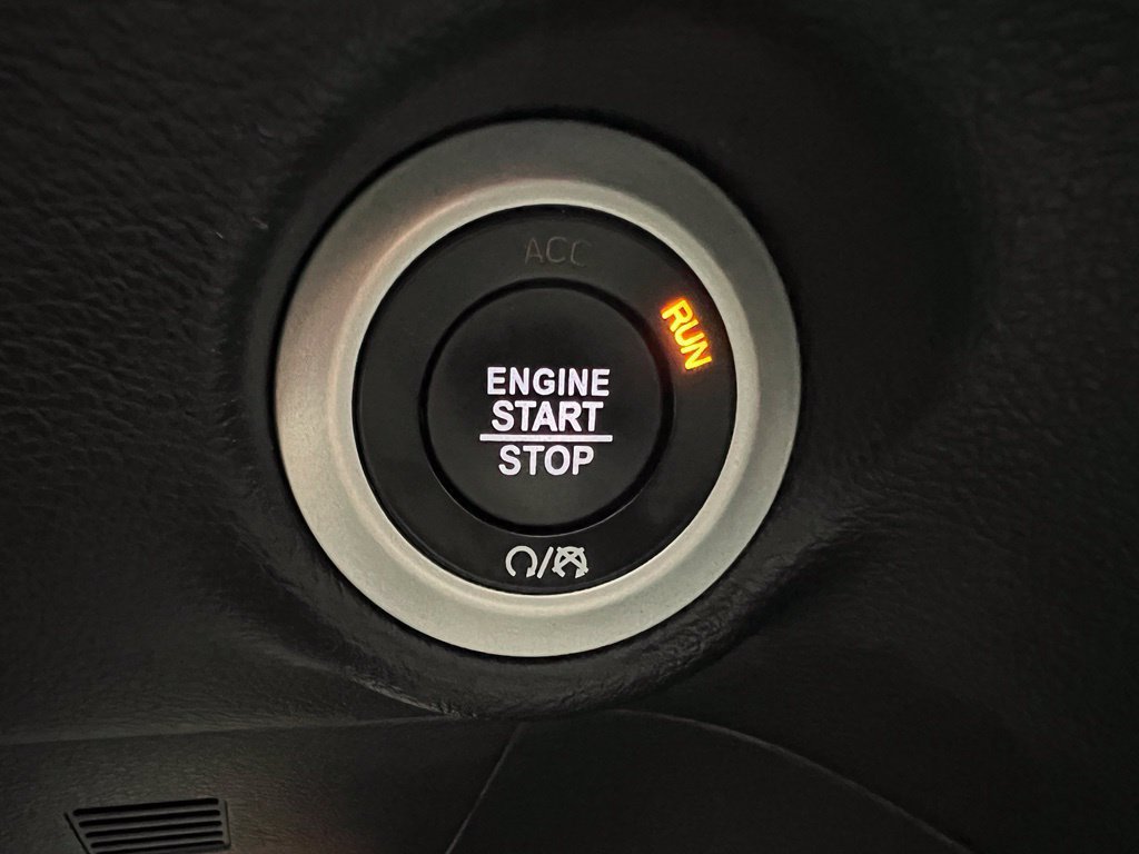 Used 2025 Chrysler Pacifica Select FWD image 37