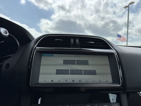 Used 2019 Jaguar F-PACE Premium AWD/4WD image 24