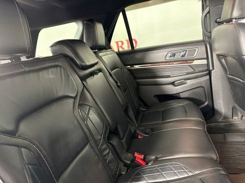 Used 2018 Ford Explorer Platinum AWD/4WD image 18