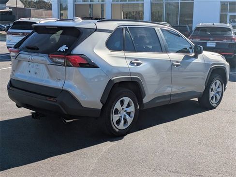 Used 2021 Toyota RAV4 LE image 4