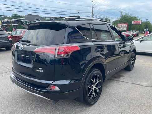 Used 2017 Toyota RAV4 SE AWD/4WD image 4